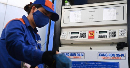 Chuyện gì đang xảy ra với cổ phiếu Petrolimex?