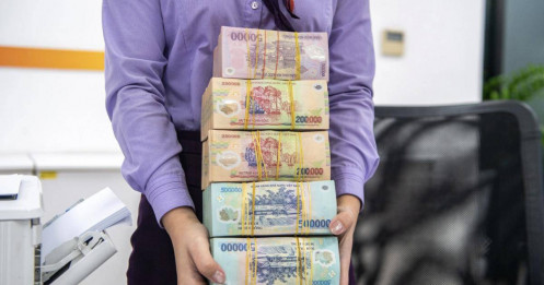 Lãi suất huy động tăng dồn dập, thêm nhiều ngân hàng nhập cuộc