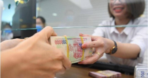 Chuyên gia khuyên gửi tiết kiệm kỳ hạn ngắn