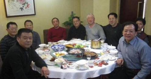 Đi họp lớp, tôi ngán ngẩm trước sự phô diễn của bạn bè, rút ra 4 NGUYÊN TẮC vàng