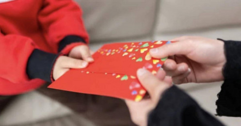 Cha mẹ tự ý giữ tiền lì xì của con có thể bị phạt tới 30 triệu đồng