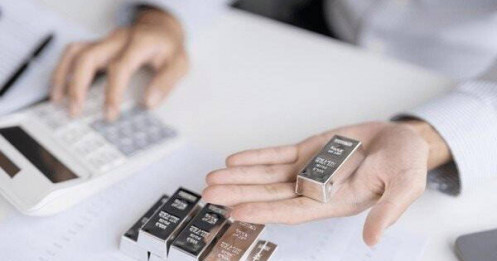 Phải dũng cảm lắm mới mua bạc vào lúc này