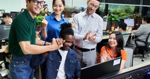 FPT lãi trước thuế hơn 13.000 tỷ đồng năm 2025, EPS tăng trưởng 21%