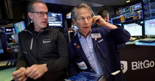 Dow Jones tăng hơn 300 điểm