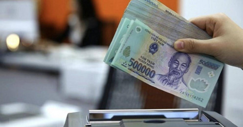 Nhân viên ngân hàng “ra ám hiệu”, lãi suất gửi tiền cao hơn niêm yết tới 2%