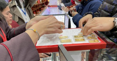 Giá vàng vượt 190 triệu/lượng, hàng triệu người ôm vàng hoang mang: Từ 9/2, mất hóa đơn có bán được không?