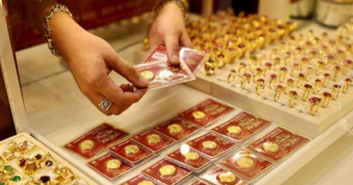 Vàng rơi thẳng đứng sau khi lập đỉnh: Ai mua 191 triệu đang lỗ nặng nhất lịch sử