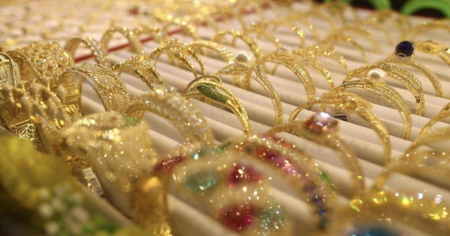 Vàng thế giới sốt nóng, vì sao người Việt quay lưng suốt 6 quý liền?