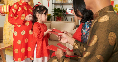 Có nên “giữ hộ” tiền lì xì của con? Một bài học tài chính nhỏ nhưng theo trẻ cả đời