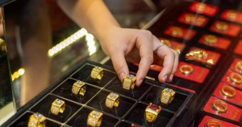 Giá vàng lao dốc: Đã đảo chiều hay chỉ là một đợt điều chỉnh?