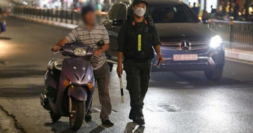 Uống rượu bia rồi dắt xe máy có bị phạt nồng độ cồn?