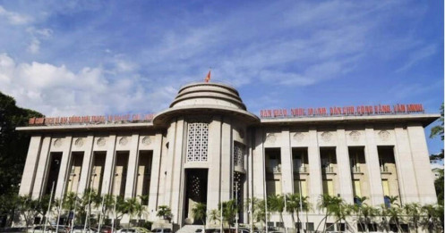 Lãi suất qua đêm vọt lên 17%, NHNN lập tức bơm tiền kỷ lục