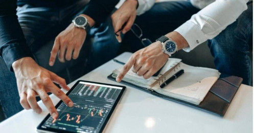 Siêu giàu Mỹ rút tiền khỏi cổ phiếu, họ đang chuẩn bị cho điều gì?