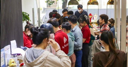 Rút tiền tiết kiệm mua bạc, người đàn ông ở TPHCM lỗ hơn 200 triệu đồng chỉ trong 1 tuần