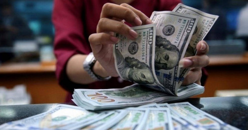 USD dư thừa, nhà điều hành hoán đổi ngoại tệ để kiềm chế lãi suất