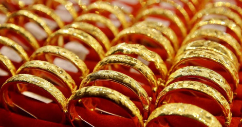 Từng không mua nổi nửa chỉ vàng, giờ đã tích lũy 10 cây vàng sau 1 thập kỷ: Bài học rút ra là gì?