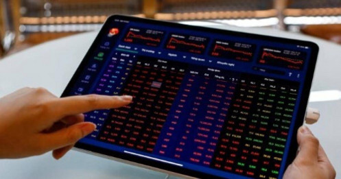 Tiền vào chứng khoán thấp nhất từ đầu năm