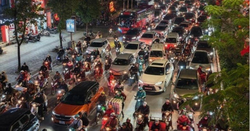 Một ngày kẹt xe kinh khủng của tôi ở Hà Nội giáp Tết
