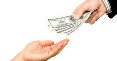 Bàn tay ngửa ra xin tiền – Là bàn tay trao đi quyền tự quyết