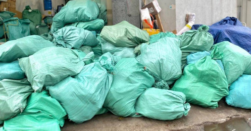 "Cơn khát" shipper và những kiện hàng "mắc cạn"