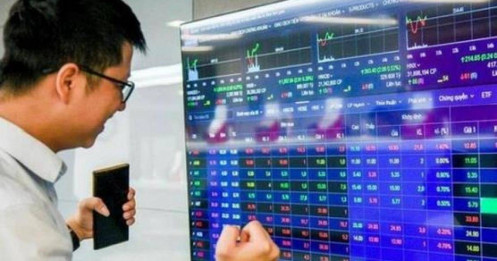 Chuyên gia: VN-Index lên đỉnh nhưng định giá vẫn “rẻ”, nhiều cổ phiếu vẫn còn cách xa đỉnh 2025