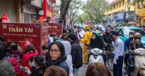 Vàng bạc mùng 7 Tết: Có loại tăng 4 triệu đồng/lượng, không lo thiếu hàng