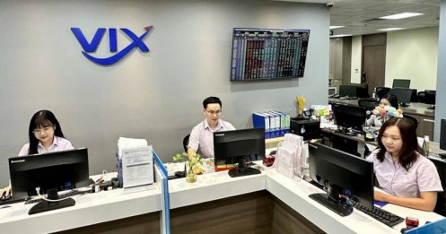 VIX chốt ngày bơm 11.000 tỷ, mua hay bán?