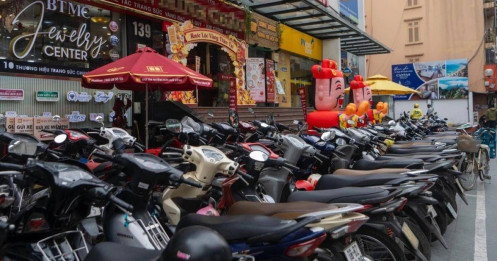 Vàng ngày vía Thần Tài: Chuyên gia khuyên chốt lời, tránh mua đuổi