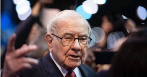 Triết lý 'ngược dòng' của Buffett giữa cơn sốt vàng