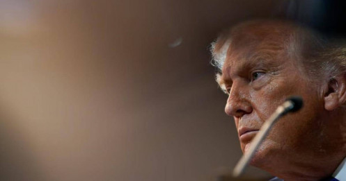 Những "hố đen" pháp lý hút cạn uy tín Trump