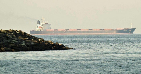 Eo biển Hormuz tê liệt sau đòn tấn công quân sự: Nguy cơ đứt gãy mạch máu năng lượng toàn cầu