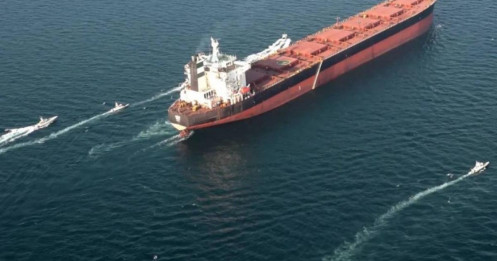 Giá dầu tăng mạnh khi căng thẳng Iran leo thang