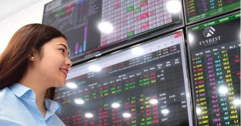Cổ phiếu phiên 2/3: Chọn an toàn hạ tầng hay đón sóng hàng hóa?
