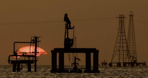 Giá dầu tăng 1% do khủng hoảng Iran làm gián đoạn nguồn cung ở Trung Đông