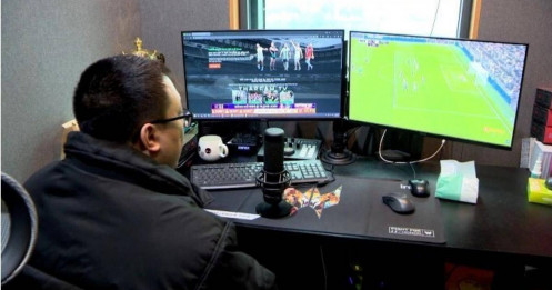 Bình luận viên 'Anh Thỏ' của Xôi Lạc TV nhận thù lao 300.000 đồng mỗi trận