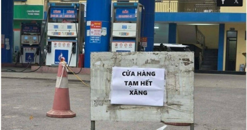 Cây xăng bán nhỏ giọt, treo biển hết hàng