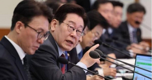 Chứng khoán tăng nóng rồi “gãy mạnh”, Chính phủ nước này lập tức tung gói cứu trợ khẩn cấp