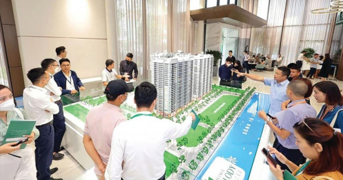Cổ phiếu bất động sản chạm đáy: Vì đâu đến nỗi?