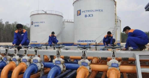 Tồn kho xăng dầu của Petrolimex, PVOIL và BSR giảm mạnh trước “cơn địa chấn” Trung Đông, giá dầu vượt 110 USD/thùng