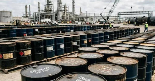 WTI vọt lên 106 USD/thùng: ông Trump "đổ thêm dầu vào lửa"