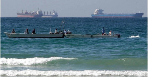 Iran tuyên bố "không 1 lít dầu nào" qua được Hormuz nếu Mỹ - Israel còn tấn công