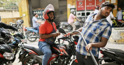 Bangladesh cho sinh viên nghỉ học để tiết kiệm điện, xăng dầu