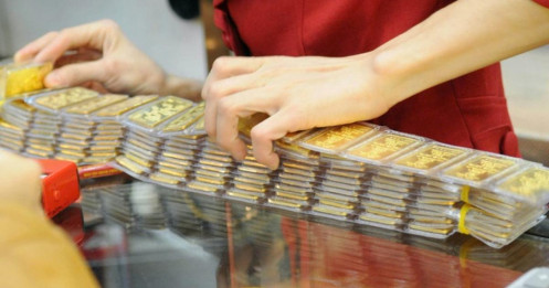 Giá dầu cao vút, kịch bản nào cho vàng, chứng khoán?