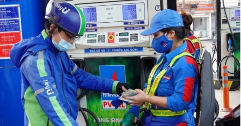 Bộ Công Thương khuyến cáo người dân không hoang mang, không mua tích trữ xăng dầu