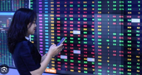 Giữa cơn bán tháo, lãnh đạo doanh nghiệp chi nghìn tỷ gom cổ phiếu