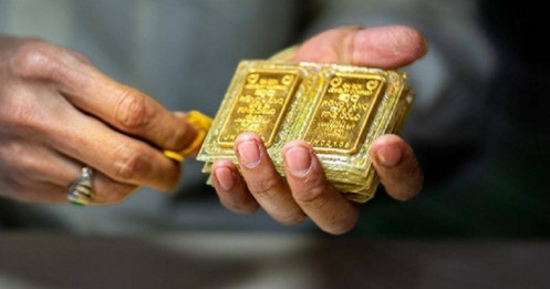 Giá vàng hôm nay 10/3: "Vàng miếng rơi rụng", nhà đầu tư dè chừng cú sốc đình lạm