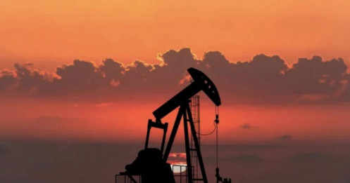 Dầu WTI giảm gần 12% về gần 83 USD/thùng