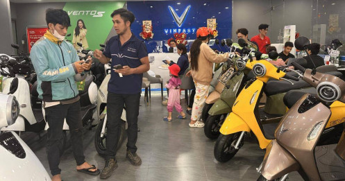 Người Việt mua xe máy điện tăng đột biến