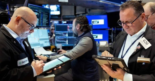 Phố Wall giảm nhẹ chờ tin về xung đột Iran