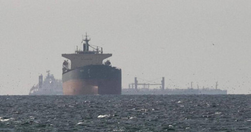 Dầu Iran vẫn di chuyển qua eo biển Hormuz